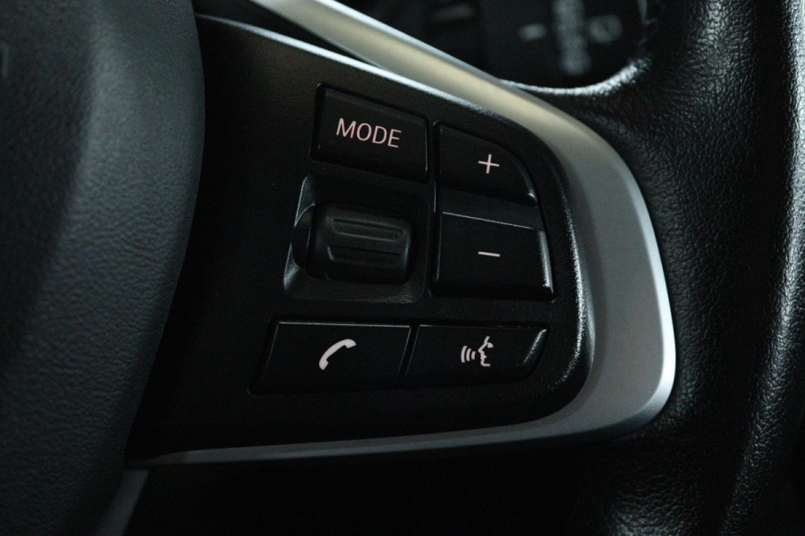 BMW X1 SDrive20i Business Edition Plus (TREKHAAK, STOELVERWARMING, CAMERA, SFEERVERLICHTING, DIGITALE COCKPIT)