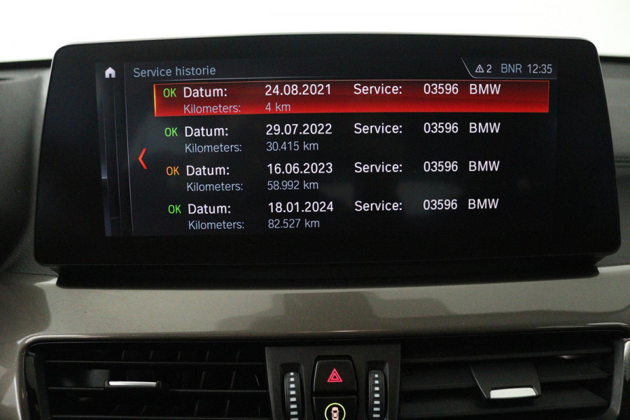 BMW X1 SDrive20i Business Edition Plus (TREKHAAK, STOELVERWARMING, CAMERA, SFEERVERLICHTING, DIGITALE COCKPIT)