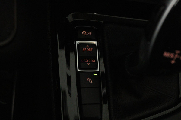 BMW X1 SDrive20i Business Edition Plus (TREKHAAK, STOELVERWARMING, CAMERA, SFEERVERLICHTING, DIGITALE COCKPIT)