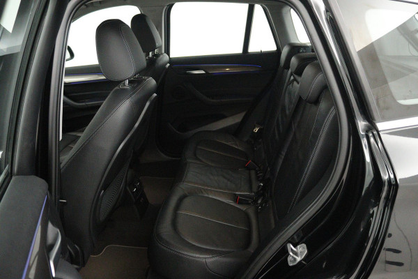BMW X1 SDrive20i Business Edition Plus (TREKHAAK, STOELVERWARMING, CAMERA, SFEERVERLICHTING, DIGITALE COCKPIT)
