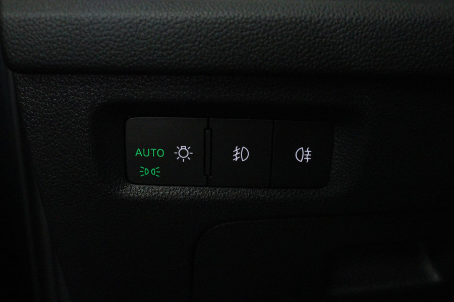 Škoda Octavia Combi 1.0 e-TSI Business Edition Plus (TREKHAAK, STOELVERWARMING, HEAD-UP, CAMERA, ELEKTR STOELEN, SFEERVERLICHTING)