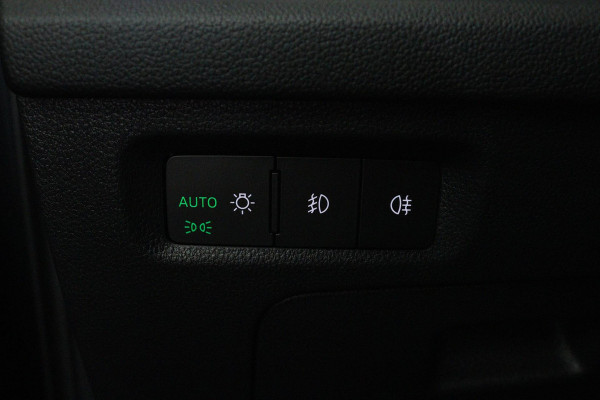 Škoda Octavia Combi 1.0 e-TSI Business Edition Plus (TREKHAAK, STOELVERWARMING, HEAD-UP, CAMERA, ELEKTR STOELEN, SFEERVERLICHTING)