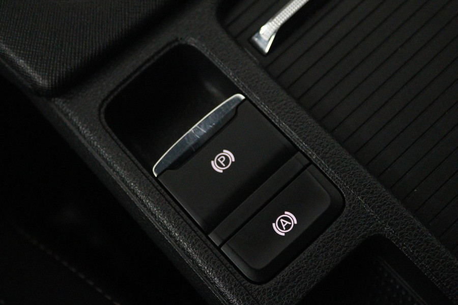 Škoda Octavia Combi 1.0 e-TSI Business Edition Plus (TREKHAAK, STOELVERWARMING, HEAD-UP, CAMERA, ELEKTR STOELEN, SFEERVERLICHTING)