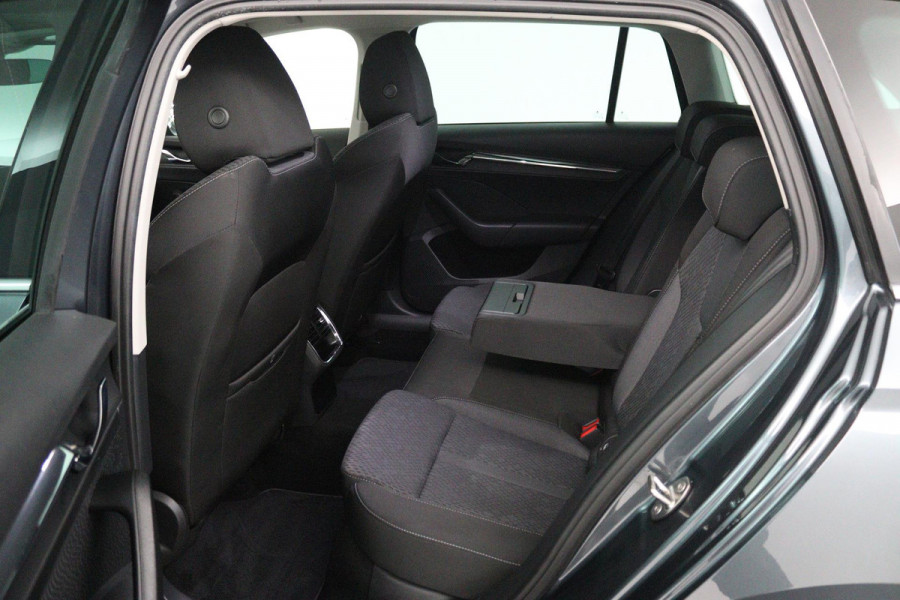 Škoda Octavia Combi 1.0 e-TSI Business Edition Plus (TREKHAAK, STOELVERWARMING, HEAD-UP, CAMERA, ELEKTR STOELEN, SFEERVERLICHTING)