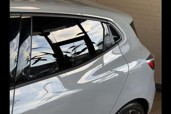 Renault Clio 1.6 E-Tech Full Hybrid 145 esprit Alpine | Groot Navi | Bose | 360 | ACC | Dode hoek | 17" | Carplay | Led | 100% Renault Dealer onderhouden!