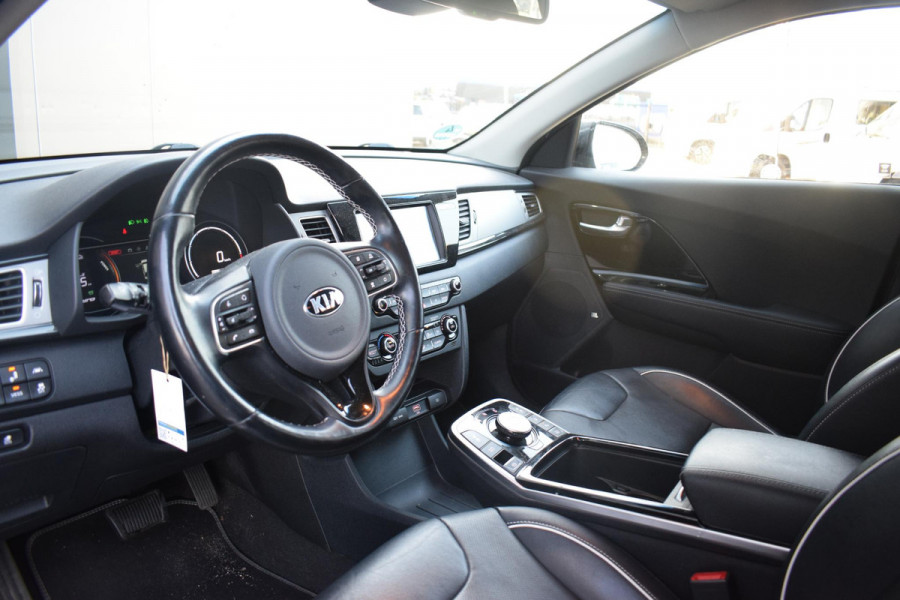Kia e-Niro ExecutiveLine 64 kWh | Warmtepomp | Leer | Memory | Stuur- en Stoelverw.