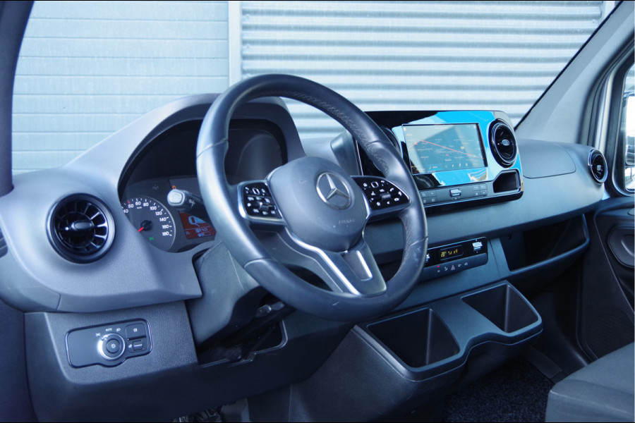 Mercedes-Benz Sprinter 319 3.0 CDI V6 L2H1 AUT. LED, MBUX 10'', 3.5T TREKHAAK, STOELVERWARMING, CAMERA, NAVI, CRUISE, CLIMA, PARKEERSENSOREN, CARPLAY