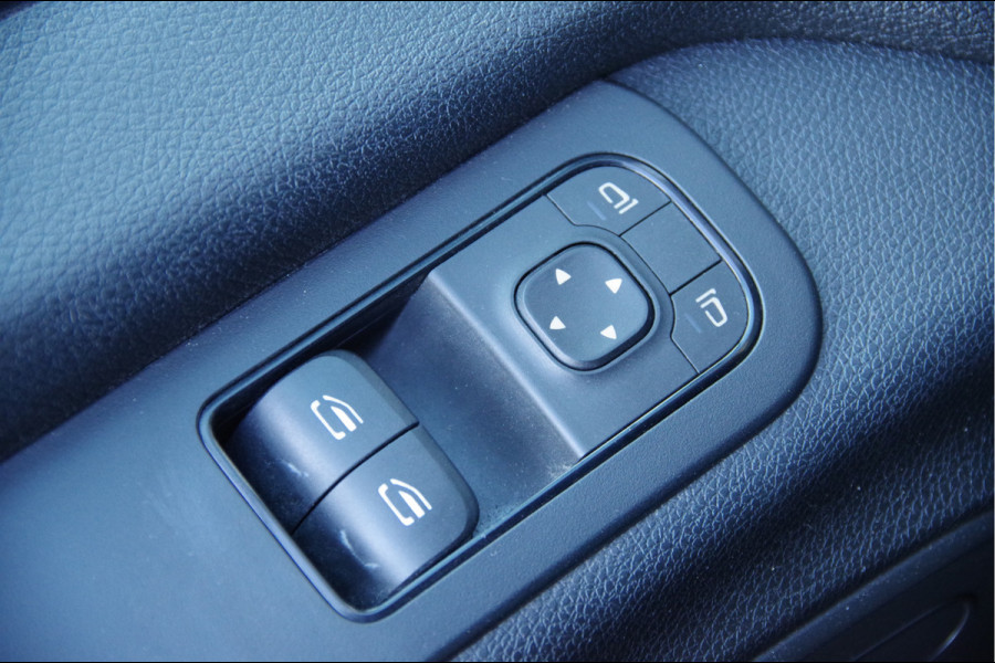 Mercedes-Benz Sprinter 319 3.0 CDI V6 L2H1 AUT. LED, MBUX 10'', 3.5T TREKHAAK, STOELVERWARMING, CAMERA, NAVI, CRUISE, CLIMA, PARKEERSENSOREN, CARPLAY