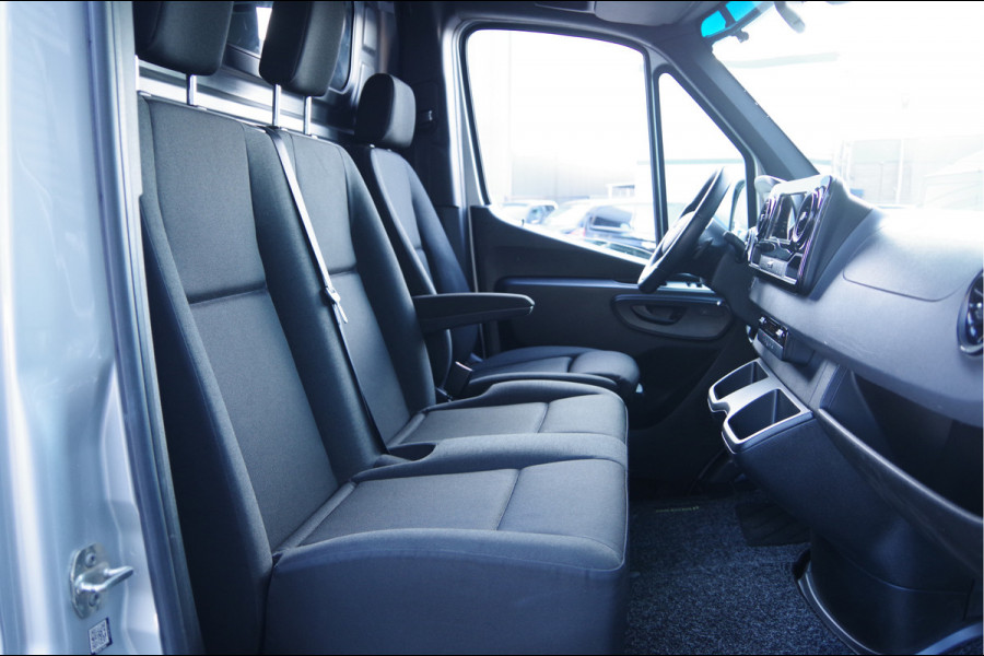 Mercedes-Benz Sprinter 319 3.0 CDI V6 L2H1 AUT. LED, MBUX 10'', 3.5T TREKHAAK, STOELVERWARMING, CAMERA, NAVI, CRUISE, CLIMA, PARKEERSENSOREN, CARPLAY
