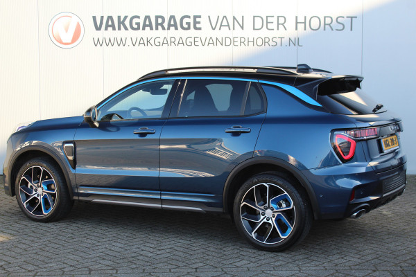 Lynk & Co 01 1.5-180pk AUTOMAAT ! Luxe hybride rijden voor een reëel bedrag ! Trekgewicht 1.800kg ! Autm. airco, navigatie, telefoonvoorb., metallic lak, LM wielen, elektr. panodak, camera 360gr., adaptieve cruise cntrl., LED verlichting, Apple carplay/Android auto etc etc