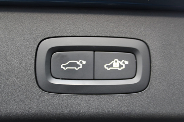 Lynk & Co 01 1.5-180pk AUTOMAAT ! Luxe hybride rijden voor een reëel bedrag ! Trekgewicht 1.800kg ! Autm. airco, navigatie, telefoonvoorb., metallic lak, LM wielen, elektr. panodak, camera 360gr., adaptieve cruise cntrl., LED verlichting, Apple carplay/Android auto etc etc