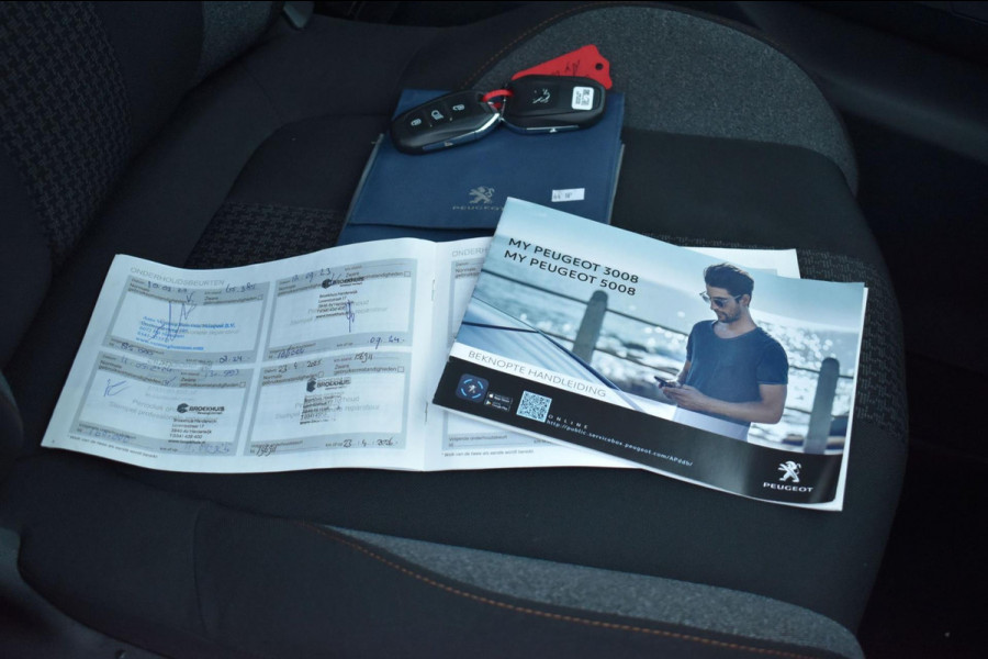 Peugeot 5008 1.2 PureTech 7 Persoons Navi Carplay Camera Trekhaak Dealer Onderhouden