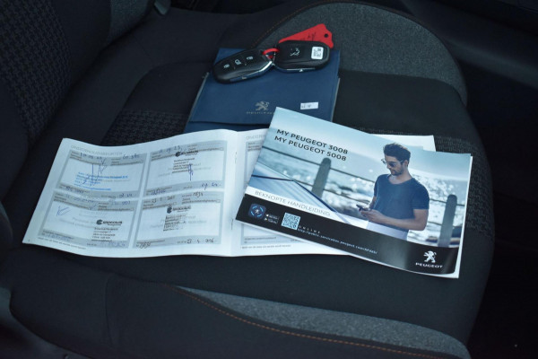 Peugeot 5008 1.2 PureTech 7 Persoons Navi Carplay Camera Trekhaak Dealer Onderhouden
