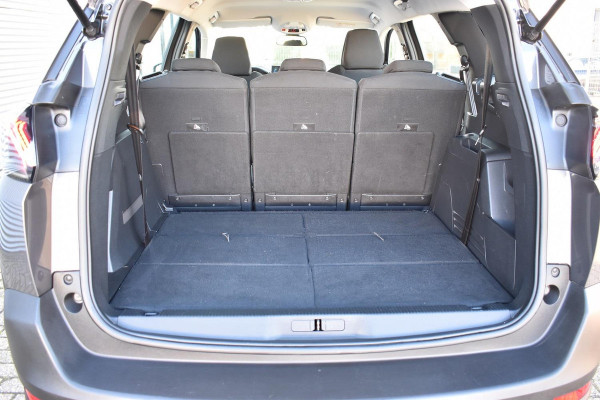 Peugeot 5008 1.2 PureTech 7 Persoons Navi Carplay Camera Trekhaak Dealer Onderhouden