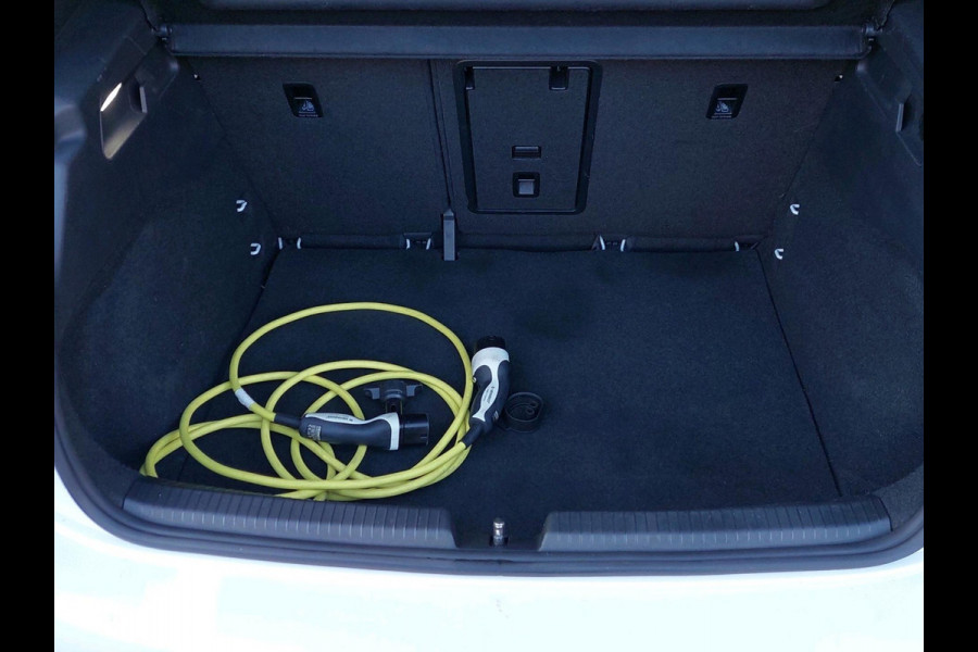 Volkswagen ID.3 First Plus 58 kWh | Automaat | Achteruitrijcamera |