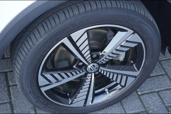 MG ZS 143PK EV Luxury | AUTOMAAT | PANO | CAMERA | STOELVERWARMING