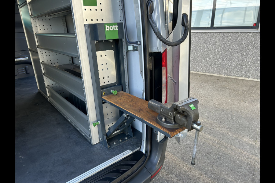 Mercedes-Benz Sprinter 315 CDI RWD L2 H1 3500KG Trekhaak / BOTT Inrichting / MBUX 10.25 / Navigatie / Cruise control / Airco