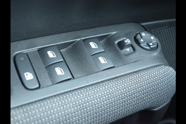 Citroën C3 Aircross 1.2 PureTech Shine 130 PK | TREKHAAK | NAVI | CARPLAY | CLIMATE CONTROL | 27.226 KM