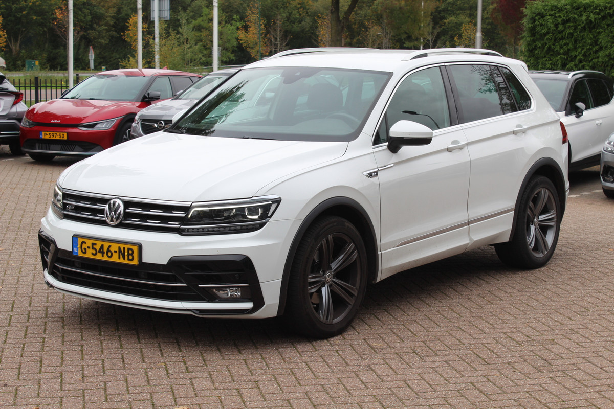 Volkswagen Tiguan 1.5 TSI ACT Highline Business 3x R-Line / CarPlay / Keyless / Dodehoek / 19'' / Navigatie / Stoelverwarming / DAB / ACC
