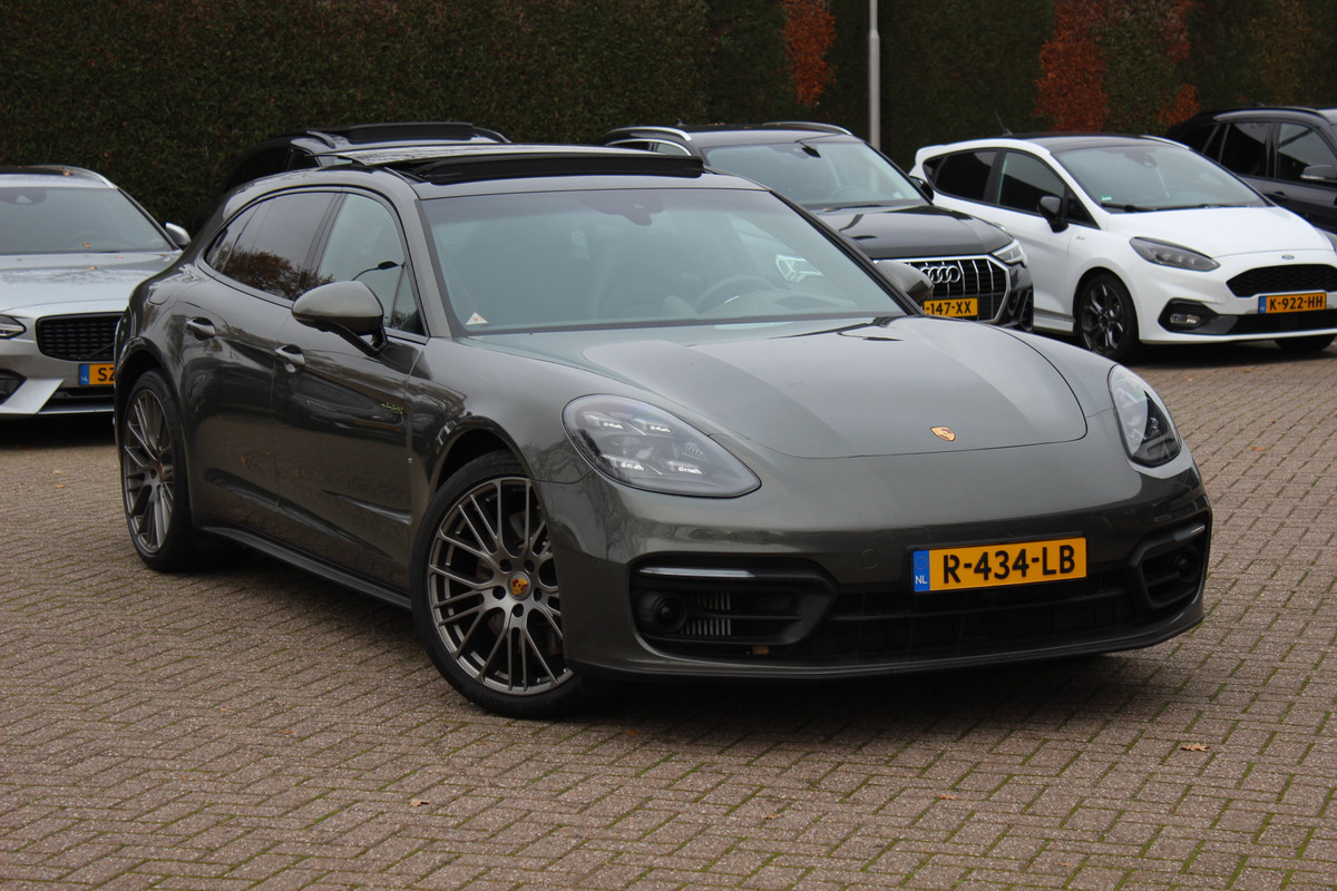 Porsche Panamera Sport Turismo 2.9 4 E-Hybrid Platinum Edition 61.598 km / Panoramadak / 360Camera / Head-up / Luchtvering / Matrix LED / Softclose / Bose / Keyless / 21'' / Sportuitlaat / Sportdesign+Chrono / Stuurverwarming / Stoelverwarming 4x /