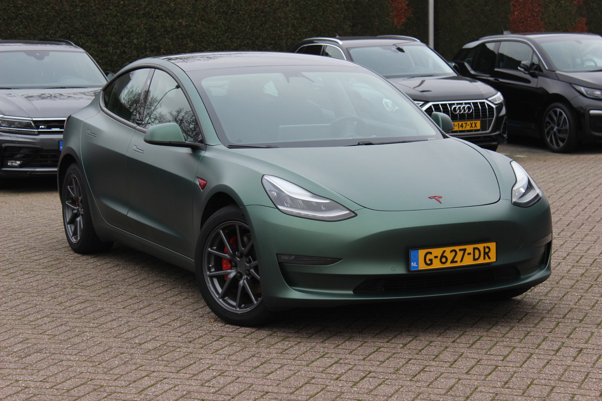 Tesla Model 3 Long Range AWD 75 kWh / NIEUWE BATTERIJ / SoH 88.4% / Trekhaak / Autopilot / Panoramadak / Camera / Leder / 19'' / Leder / Premium Audio /