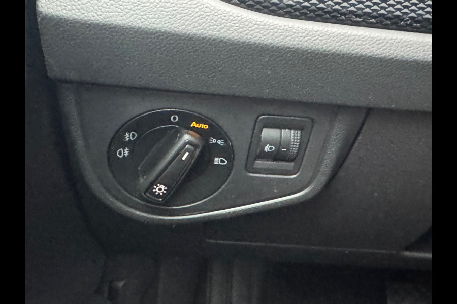 Volkswagen Taigo 1.0 TSI Automaat Life * Navigatie * Parkeersensoren * Adaptieve Cruise Control *