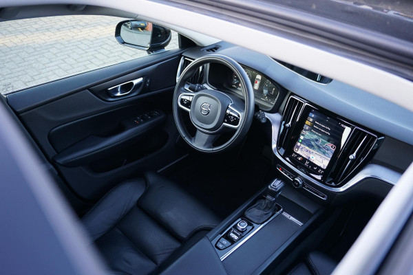Volvo V60 2.0 T4 Momentum Pro + LEDER / PANO / TREKHAAK ELEKTRISCH