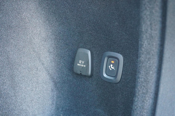 Volvo V60 2.0 T4 Momentum Pro + LEDER / PANO / TREKHAAK ELEKTRISCH