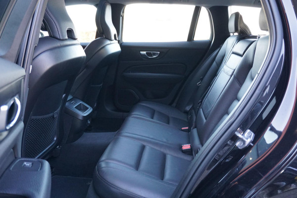 Volvo V60 2.0 T4 Momentum Pro + LEDER / PANO / TREKHAAK ELEKTRISCH