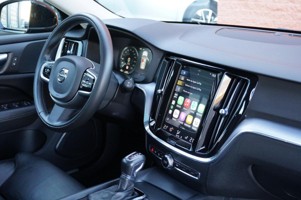 Volvo V60 2.0 T4 Momentum Pro + LEDER / PANO / TREKHAAK ELEKTRISCH