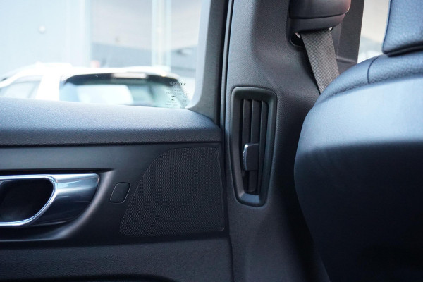 Volvo V60 2.0 T4 Momentum Pro + LEDER / PANO / TREKHAAK ELEKTRISCH