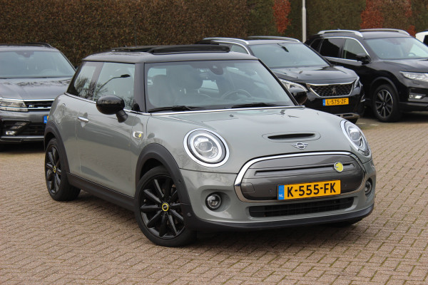 MINI Mini Electric Yours 33 kWh / SoH 95% / Full option! / Panoramadak / Camera / Head-up / Leder / Harman Kardon / Keyless / 17'' / CarPlay / Stoelverwarming / Matrix LED / DAB / Cruise Control