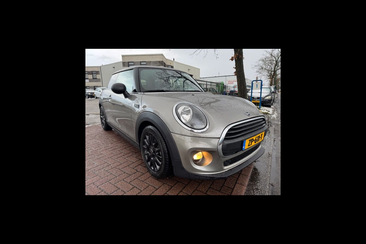MINI Mini 1.5 One Salt Automaat Airco/ECC,Navigatie,Panoramadak