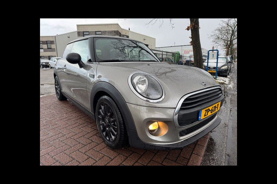 MINI Mini 1.5 One Salt Automaat Airco/ECC,Navigatie,Panoramadak