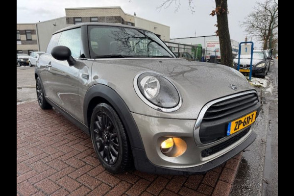 MINI Mini 1.5 One Salt Automaat Airco/ECC,Navigatie,Panoramadak
