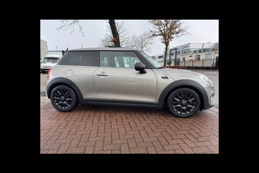 MINI Mini 1.5 One Salt Automaat Airco/ECC,Navigatie,Panoramadak