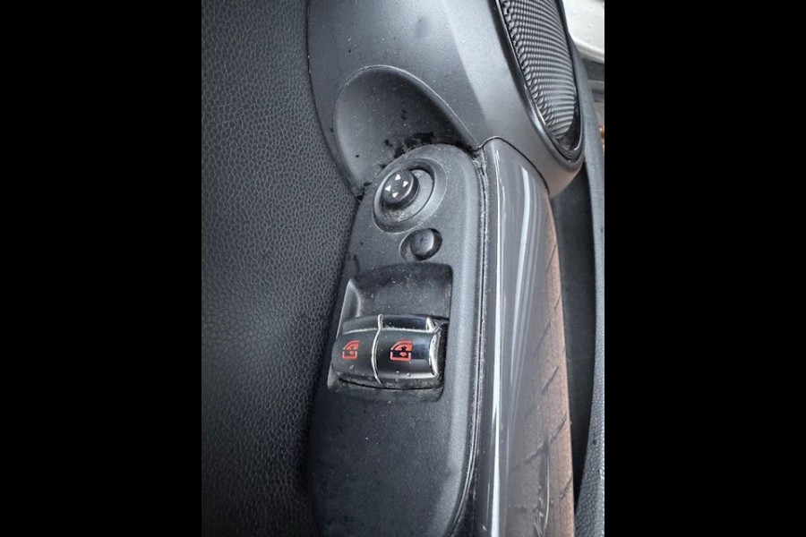 MINI Mini 1.5 One Salt Automaat Airco/ECC,Navigatie,Panoramadak