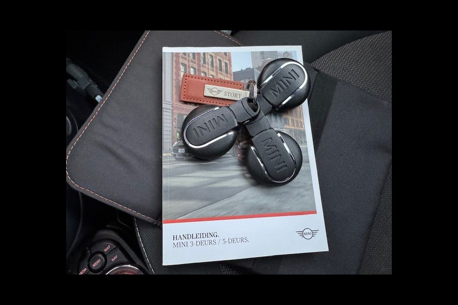 MINI Mini 1.5 One Salt Automaat Airco/ECC,Navigatie,Panoramadak