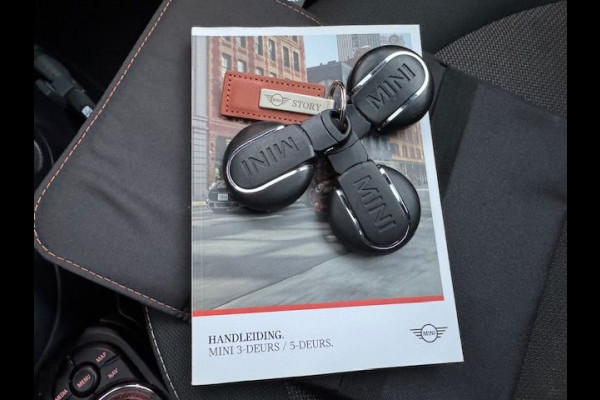 MINI Mini 1.5 One Salt Automaat Airco/ECC,Navigatie,Panoramadak