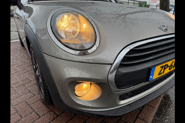 MINI Mini 1.5 One Salt Automaat Airco/ECC,Navigatie,Panoramadak