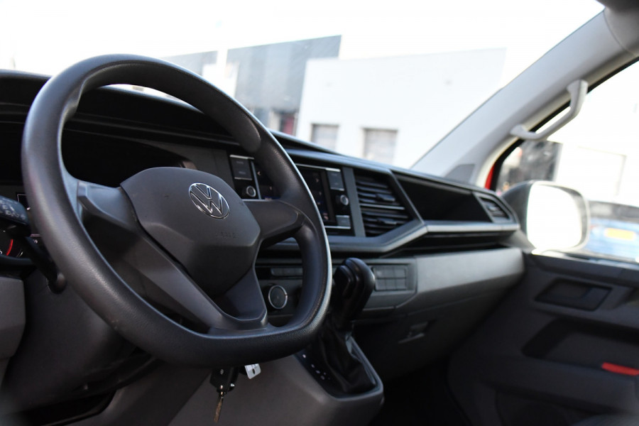 Volkswagen Transporter 2.0 TDI L2H1 30 DC PB Edition MARGE! Camera, Cruise, Carplay, 150pk, Trekhaak, Multimedia, Automaat, Sensoren, Uniek!