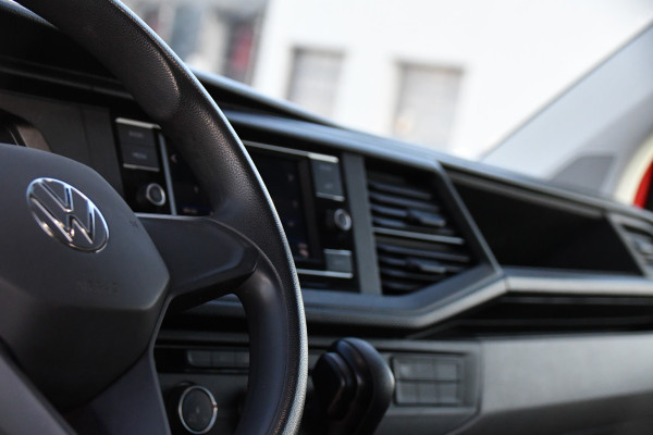 Volkswagen Transporter 2.0 TDI L2H1 30 DC PB Edition MARGE! Camera, Cruise, Carplay, 150pk, Trekhaak, Multimedia, Automaat, Sensoren, Uniek!