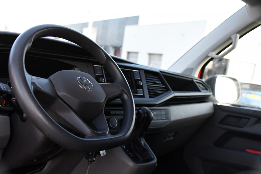 Volkswagen Transporter 2.0 TDI L2H1 30 DC PB Edition MARGE! Camera, Cruise, Carplay, 150pk, Trekhaak, Multimedia, Automaat, Sensoren, Uniek!