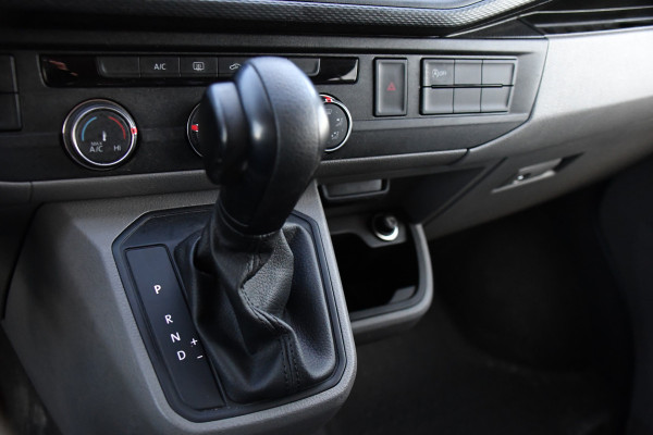 Volkswagen Transporter 2.0 TDI L2H1 30 DC PB Edition MARGE! Camera, Cruise, Carplay, 150pk, Trekhaak, Multimedia, Automaat, Sensoren, Uniek!