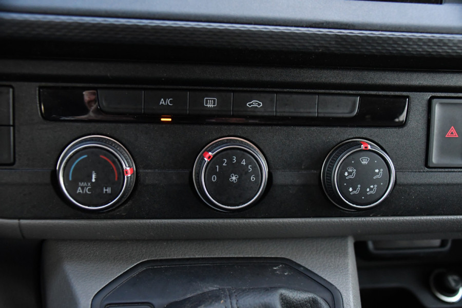 Volkswagen Transporter 2.0 TDI L2H1 30 DC PB Edition MARGE! Camera, Cruise, Carplay, 150pk, Trekhaak, Multimedia, Automaat, Sensoren, Uniek!