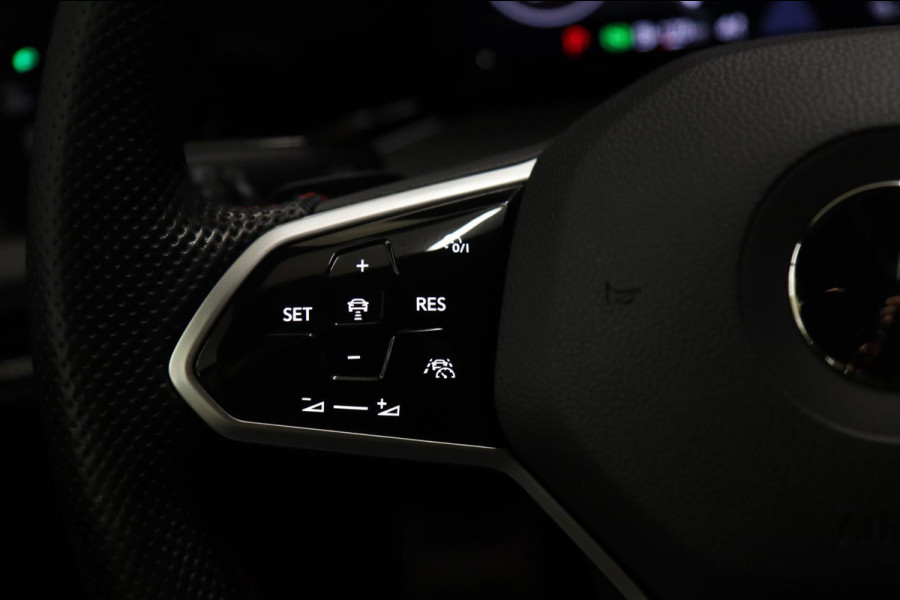 Volkswagen Golf 2.0 TSI GTI 2.0 TSI GTI CLUBSPORT 45 JAHRE/PANO/CARPLAY/IQ-LIGHT/HUD/VOLL