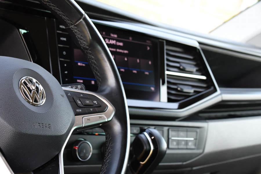 Volkswagen Transporter 2.0 TDI L2H1 30 DC Bulli Virtual, Carplay, Camera, LED, 150pk, 2 x Schuifdeur, Automaat, Trekhaak, Uniek!