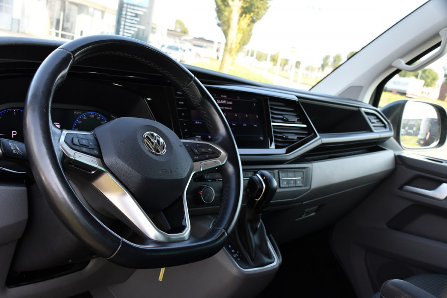 Volkswagen Transporter 2.0 TDI L2H1 30 DC Bulli Virtual, Carplay, Camera, LED, 150pk, 2 x Schuifdeur, Automaat, Trekhaak, Uniek!