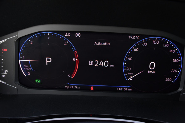 Volkswagen Transporter 2.0 TDI L2H1 30 DC Bulli Virtual, Carplay, Camera, LED, 150pk, 2 x Schuifdeur, Automaat, Trekhaak, Uniek!