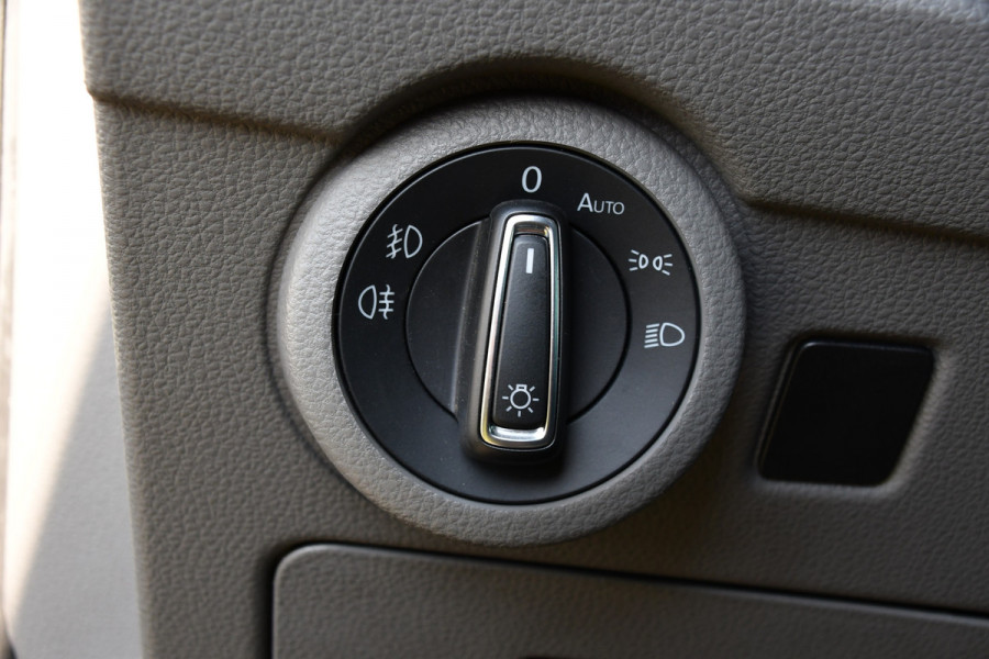 Volkswagen Transporter 2.0 TDI L2H1 30 DC Bulli Virtual, Carplay, Camera, LED, 150pk, 2 x Schuifdeur, Automaat, Trekhaak, Uniek!